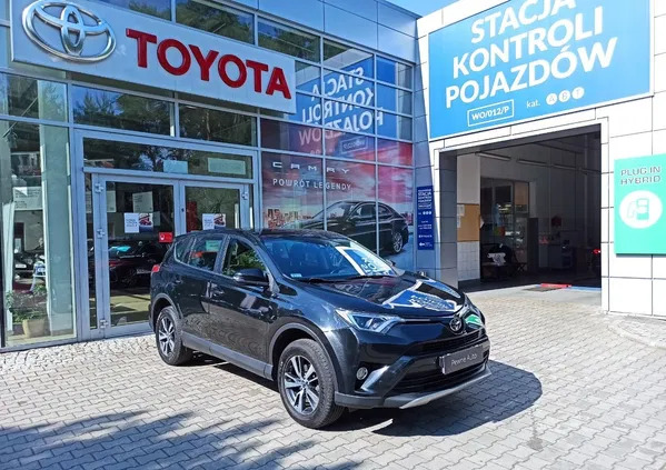 samochody osobowe Toyota RAV4 cena 102500 przebieg: 111504, rok produkcji 2017 z Karczew